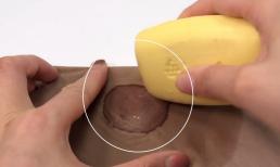 Dù trên ga trải giường có vết máu cứng đầu đến đâu, hãy thêm một chút “nó” vào và chà, vết máu cũ và mới đều dễ dàng tẩy sạch