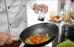 2 loại gia vị “bí mật đánh cắp” chiều cao của bé, nhiều cha mẹ vẫn đang cho con ăn