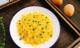 Hướng dẫn cách làm món cơm rang trứng ăn hoài vẫn không ngán