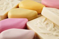 Tắm bằng xà phòng hay sữa tắm sẽ tốt hơn? 90% chúng ta đang hiểu sai