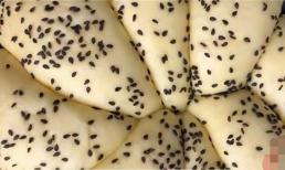 Cho 8 miếng bột vào nồi cơm điện, không thêm một giọt nước, sẽ ăn hết ngay khi vừa lấy ra khỏi nồi