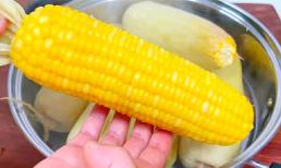 Dùng nước sạch luộc ngô đã 'xưa rồi', nêm thêm 2 loại gia vị này nữa, ngô sẽ ngọt và mềm hơn