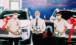 Cầu thủ Đình Trọng và Văn Kiên tậu xế hộp tiền tỉ cùng ngày