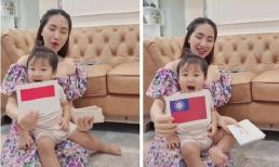  Còn chưa đầy 2 tuổi nhưng Bé Bo nhà Hoà Minzy đã nhận diện đúng hàng loạt quốc kỳ