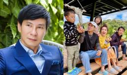 Khác hẳn với hình ảnh bảnh bao khi xuất hiện trước công chúng, Lý Hải ở nhà lại chỉ mang dép rách