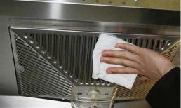Không cần tháo máy hút mùi của bếp nếu bị bẩn, hãy làm sạch nó bằng mẹo này