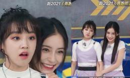 Sau xích mích vì bị hậu bối nhổ bùn vào mặt, Angelababy lại 'đụng hàng' với Tống Vũ Kỳ trong show, 'chặt đẹp' đàn em kém 11 tuổi 