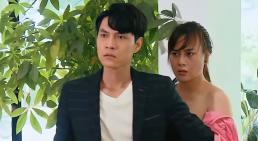 Phi bị chê là kém ga lăng khi không cởi áo che chắn cho Nam, diễn viên Tuấn Dũng 'Hương vị tình thân' nói gì?