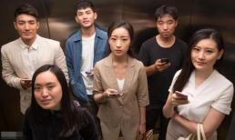 Thói quen nhỏ khi đi thang máy tiết lộ tính cách gì của bạn?