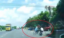 Tông trúng người phụ nữ đi xe đạp ở tốc độ cao, 'quái xế' văng xa hàng chục mét