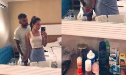 Cô gái chụp ảnh cùng bạn trai và gửi cho bố mẹ, nhưng sơ ý để lộ một bí mật 'xấu hổ' khiến cô rất mắc cỡ