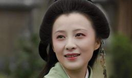 Cô ra mắt 24 năm chưa có scandal, quen đạo diễn 6 ngày rồi kết hôn chớp nhoáng, cả thanh xuân chỉ nhờ một vai diễn mà tung hoành khắp cả nước