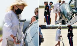 Phải chống nạng và được chồng đỡ sau phẫu thuật chân, Đệ nhất phu nhân Mỹ vẫn thu hút trong chiếc váy hè màu trắng 