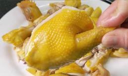 Cách luộc gà có màu vàng ươm, da giòn và thơm ngon là phụ thuộc bước này... đảm bảo gà càng ăn càng mê