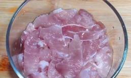 Dù ướp thịt với loại nào đi chăng nữa thì hãy nắm vững 'mẹo quan trọng này', miếng thịt sau khi chiên ăn sẽ mềm, ngọt và thơm ngon hơn