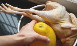 Khi hấp gà nên cho thêm một loại quả khác vào cho thơm và ngon, người lớn trẻ nhỏ đều háo hức ăn