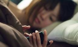 Trước khi đi ngủ, phụ nữ thường có hành động này, trong lòng hẳn đã có người khác