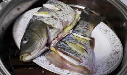 Cho dù bạn hầm cá gì thì cũng nhớ đừng cho '2 thứ gia vị' này vào, nếu làm sai thì cá sẽ tanh và không ngon, hãy học thêm một mẹo nhỏ nữa nhé