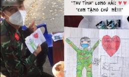 Chàng quân nhân được cô bé tặng 'thư tình' cảm ơn, biểu cảm cười tít mắt xua tan mệt mỏi