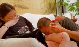 Hôn đùi con gái để thể hiện tình cảm, Lý Á Bằng bị chỉ trích dữ dội