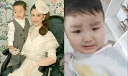 Tình cảm như con trai Hoà Minzy: Vừa ngủ trưa dậy không thấy mẹ đã bật khóc, còn nói 1 câu khiến ai nghe cũng động lòng