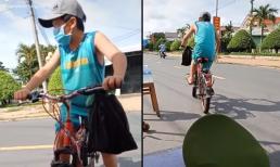 Đạp xe xin đưa đồ qua chốt kiểm dịch, câu trả lời của cậu bé khi được hỏi 'Mẹ đâu?' khiến tất cả lặng người xót xa