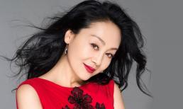 Cô nổi tiếng không kém Lưu Hiểu Khánh, rời làng giải trí sau khi đoạt giải 4 phim, nhưng sau đó quay lại vì kiếm tiền nuôi con trai bị thiểu năng trí tuệ bẩm sinh