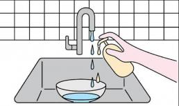 Nên đổ trực tiếp nước rửa bát lên bát đĩa bẩn hay hòa nước rồi mới rửa? Đây mới là cách rửa bát vừa tiết kiệm nước rửa vừa tiết kiệm thời gian