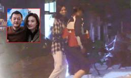  Lý Á Bằng 'dính như sam' bên tình trẻ kém 19 tuổi