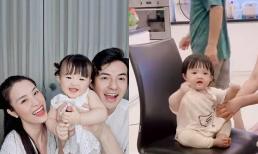 Con gái Đông Nhi phấn khích nhún nhảy theo nhạc cực đáng yêu khi nghe mẹ hát