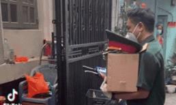 Giao hũ tro cốt F0 về cho thân nhân, nam quân nhân có hành động khiến tất cả nể phục