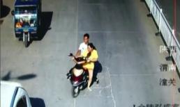 Tên cướp táo tợn nhảy lên xe máy người phụ nữ để khống chế cướp phương tiện