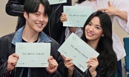 Choáng trước nhan sắc của Song Hye Kyo khi 'cặp kè' phi công trẻ hậu ly hôn Song Joong Ki 