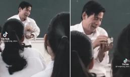 Giữa lớp học, thầy giáo bất ngờ lôi một vật trong túi áo ra khiến tất cả hét lên vì kinh ngạc