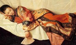 Tại sao cung nữ khi ngủ không được ngửa mặt lên trời mà buộc phải nằm nghiêng, co chân lại cho đúng, nếu không sẽ bị đánh