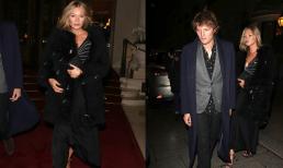 Siêu mẫu Kate Moss lên đồ đầy thần thái nhưng không giấu được vẻ già nua khi đi bên cạnh tình trẻ kém 13 tuổi 