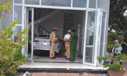 Đạp nhầm chân ga, nữ tài xế lao ô tô vào tận phòng khách nhà dân khiến một người nguy kịch