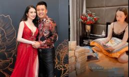 Vợ Tuấn Hưng khoe 1 góc doanh số tháng 10, tiền xếp chồng lên nhau khiến bao người 'trầm trồ'