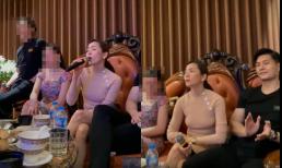 Lâm Bảo Châu chăm chú ngồi vỗ tay khi nghe Lệ Quyên hát, còn có cử chỉ tình tứ thế này?