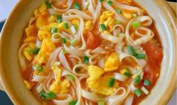 Cách nấu mì trứng và cà chua không dầu mỡ, chỉ với 3 phút cho bữa sáng ngon miệng và bổ dưỡng dạ dày