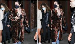 Selena Gomez diện áo khoét sâu lấp ló vòng một căng tràn, visual đẹp chấp đèn flash sau tin đồn hẹn hò Chris Evans