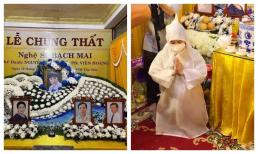 Bình Tinh thất thần cùng con gái đội tang trong lễ cầu siêu cho cố NS Bạch Mai và các thành viên đoàn Huỳnh Long