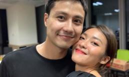 Thanh Sơn - Khả Ngân một lần nữa lộ bằng chứng 'phim giả tình thật' khi bị phát hiện diện áo đôi