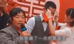 Lấy vợ 'không xe, không nhà, chỉ có sính lễ', nhưng phát biểu của mẹ chồng khiến chú rể bật khóc, cô dâu bên cạnh lau nước mắt cho chồng