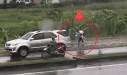 Đứng cãi nhau gay gắt dưới mưa, cô gái có màn diễn xuất đỉnh cao khiến ai cũng cười bò