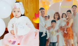 Con gái Pha Lê diện đồ Hanbok đáng yêu trong tiệc sinh nhật 1 tuổi, vợ chồng Mạc Văn Khoa bế nhóc tỳ đến tham dự