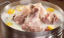 Dù hầm xương lợn hay xương bò thì tuyệt đối không được cho nước vào hầm trực tiếp! Với bước này, canh xương ngon, ngọt, nhanh mềm như ngoài hàng