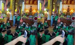 FC Phi Nhung hát 'Bậu ơi, đừng khóc' trước di ảnh cố ca sĩ khiến nhiều người không cầm được nước mắt