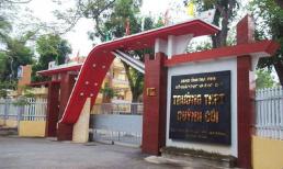 Ngồi lan can trường học 'nghịch' điện thoại, nam sinh lớp 10 rơi xuống đất tử vong