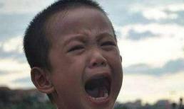 Bé trai 6 tuổi bị chẩn đoán 'ung thư miệng', người bố hối hận: không nên cho con ăn thứ này!